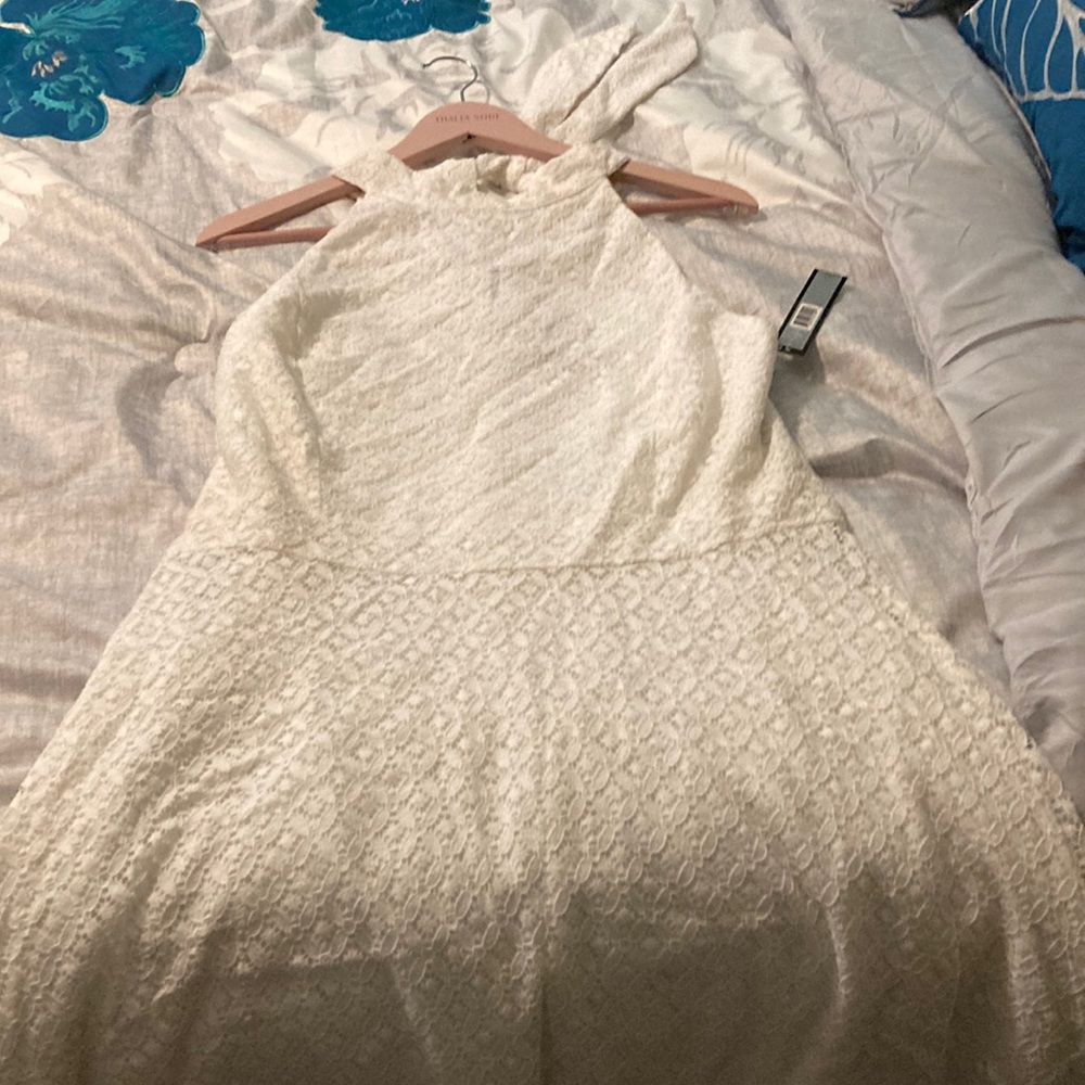 Dress size 16. Will fit best is waist is small for a size 16.